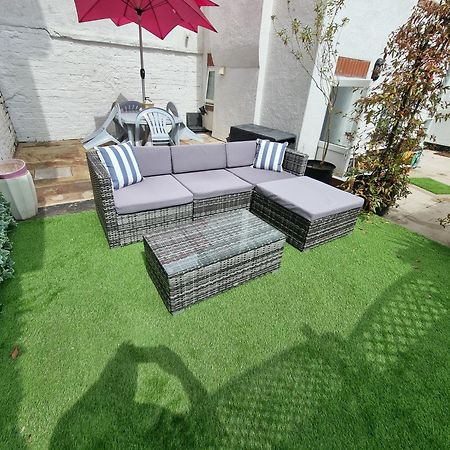 The Hideaway Ll Enclosed Garden Quiet Central Southport Exterior photo